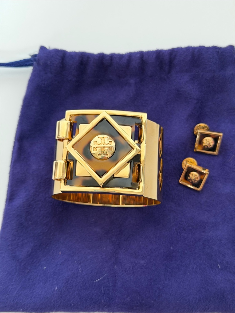 Tory Burch Kira cuff with polished gold Tone & Tortoise accent